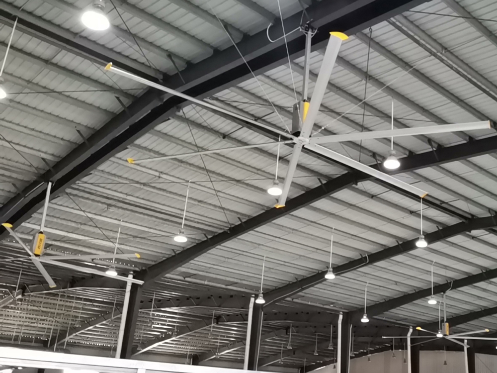 廠房車間通風降溫什么設備好用？工業(yè)大風扇怎么樣？