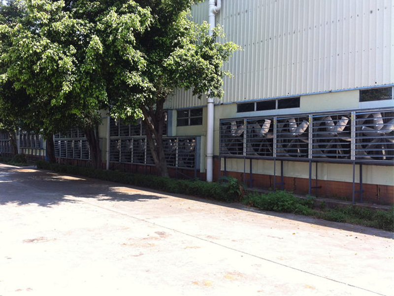 負(fù)壓風(fēng)機(jī)搭配水簾一起通風(fēng)降溫的優(yōu)勢在哪里？