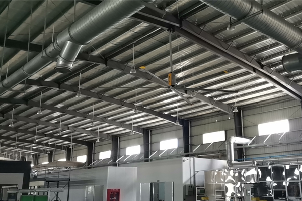 運用工業(yè)吊扇與環(huán)?？照{(diào)來給車間降溫，你試過嗎？